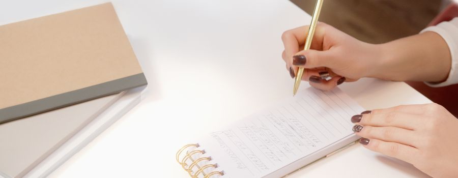 How To Make An Affirmation Journal By Writing Out Your Goals